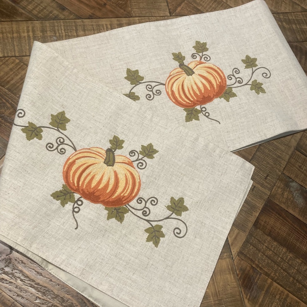 INSPIRED TREASURES LINEN FALL/HARVEST EMBROIDERED TABLE RUNNER